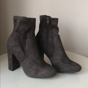 Suede chunky heel bootie